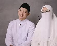 Siapa Istri Ustadz Koh Dennis Lim